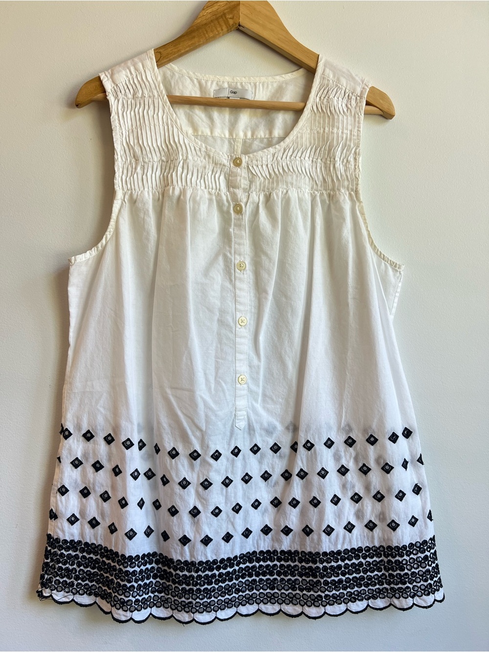 White Coastal Cowgirl Cotton Sleeveless Button Blouse with Black Embroidery Trim